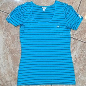 Lovely Guess Tshirt with gorgeous colors